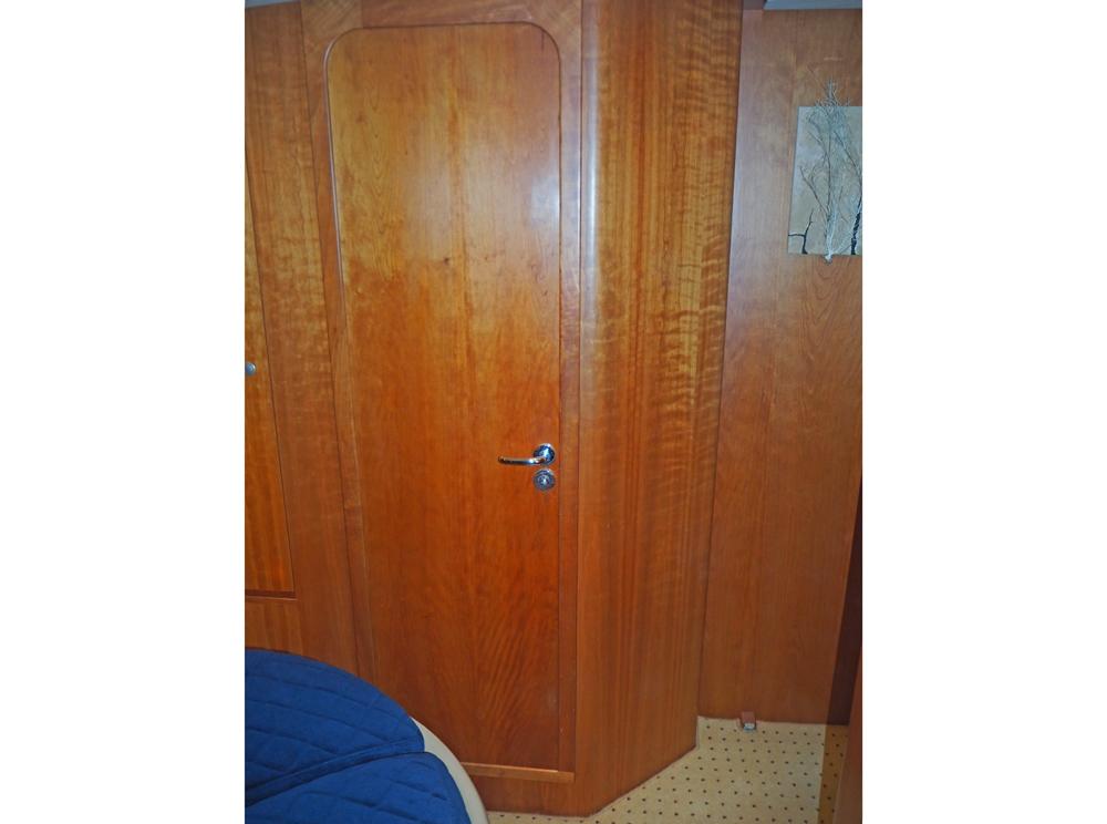 Cabin en avant, H&eacute;bergements